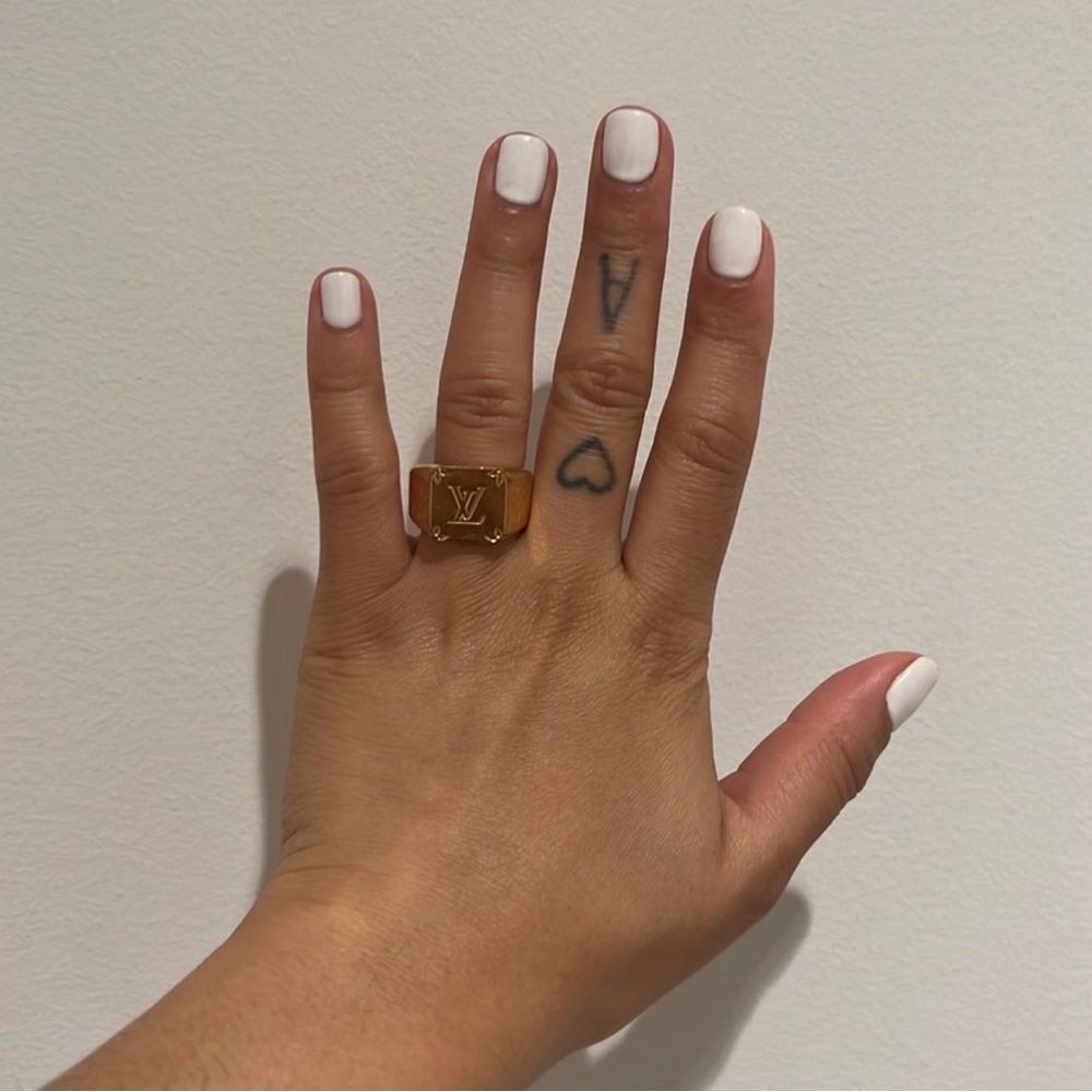 Louis Vuitton Men’s MONOGRAM SIGNET RING - Picture 3 of 7